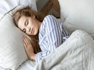 نحوه خوابیدن بعد از پروتز سینه